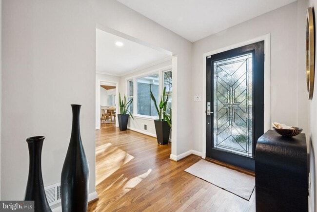 Building Photo - 6 Spring Hill Ct