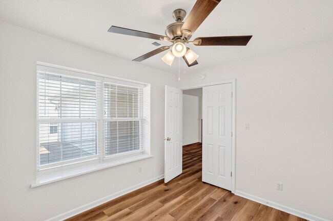 Building Photo - 1716-1718-1718 Juniper Dr