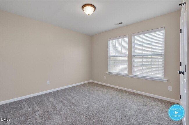 Building Photo - 831 Ember Dr