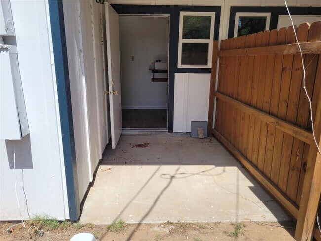 Building Photo - 205 2nd Ave