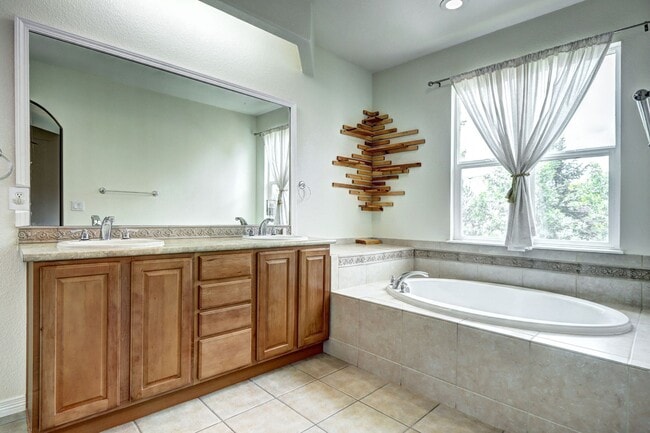 Building Photo - Convenient Castle Rock home on Culd-a-sac located in The Haven Neighborhood by Metzler Ranch!