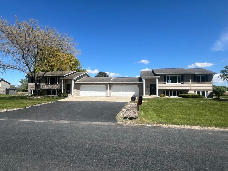 Duplex - 2660 Sandra Rose Ln