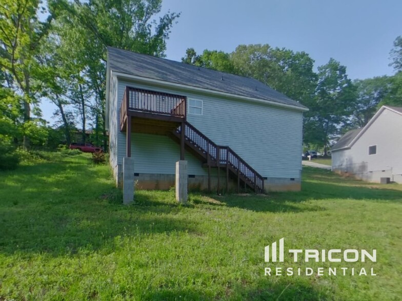 Building Photo - 305 Bonita Dr
