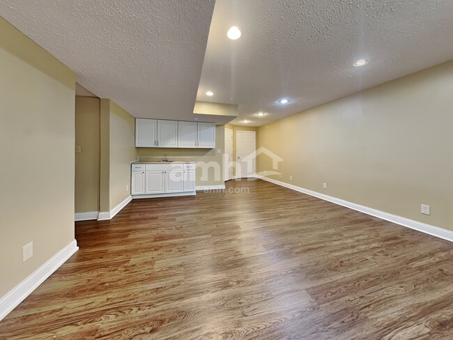 Building Photo - 998 Grandstone Ct
