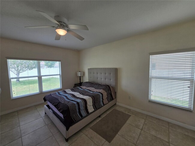 Building Photo - 2246 Waukegan Dr