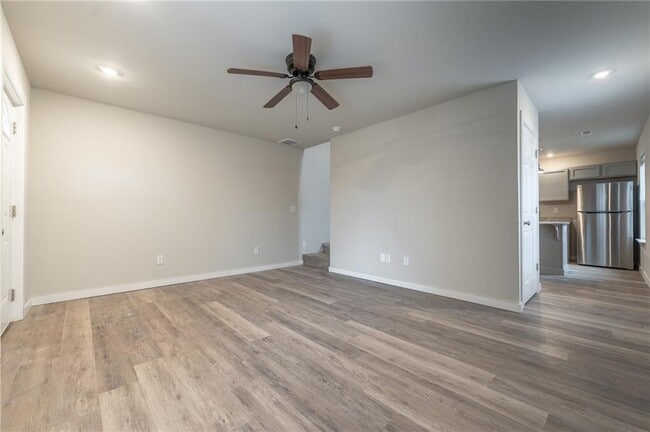 Building Photo - 1370 N Porter Rd