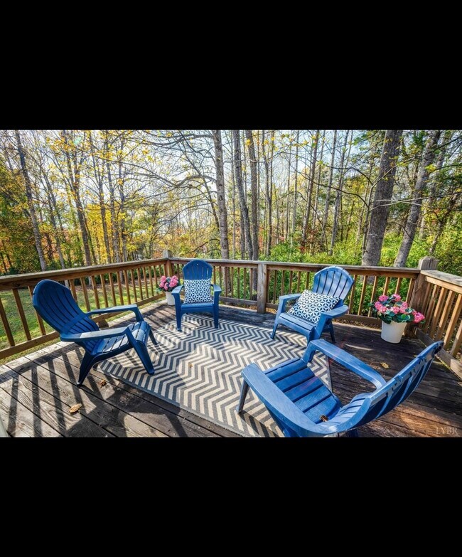 Building Photo - 224 Dove Ct