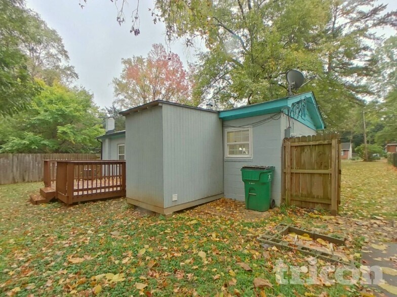 Building Photo - 4223 Dinglewood Ave