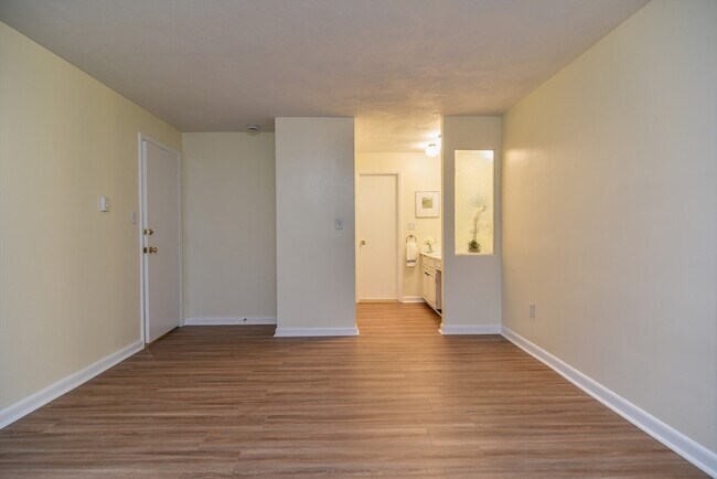 Building Photo - 911 Edgell Rd