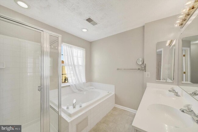 Building Photo - 5032 Finsbury Rd