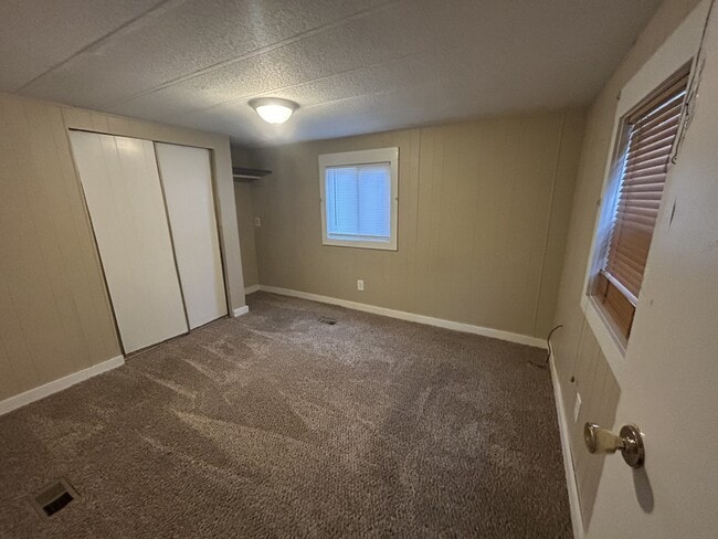 Building Photo - 104 1st Ave SW