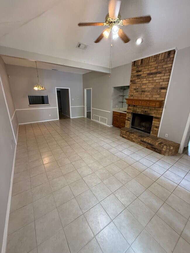 Building Photo - 830 Ash Grove Ln