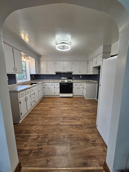 Kitchen - 244 Vineyard Ave