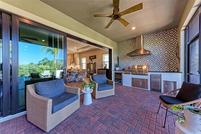 Building Photo - 2322 5th St E