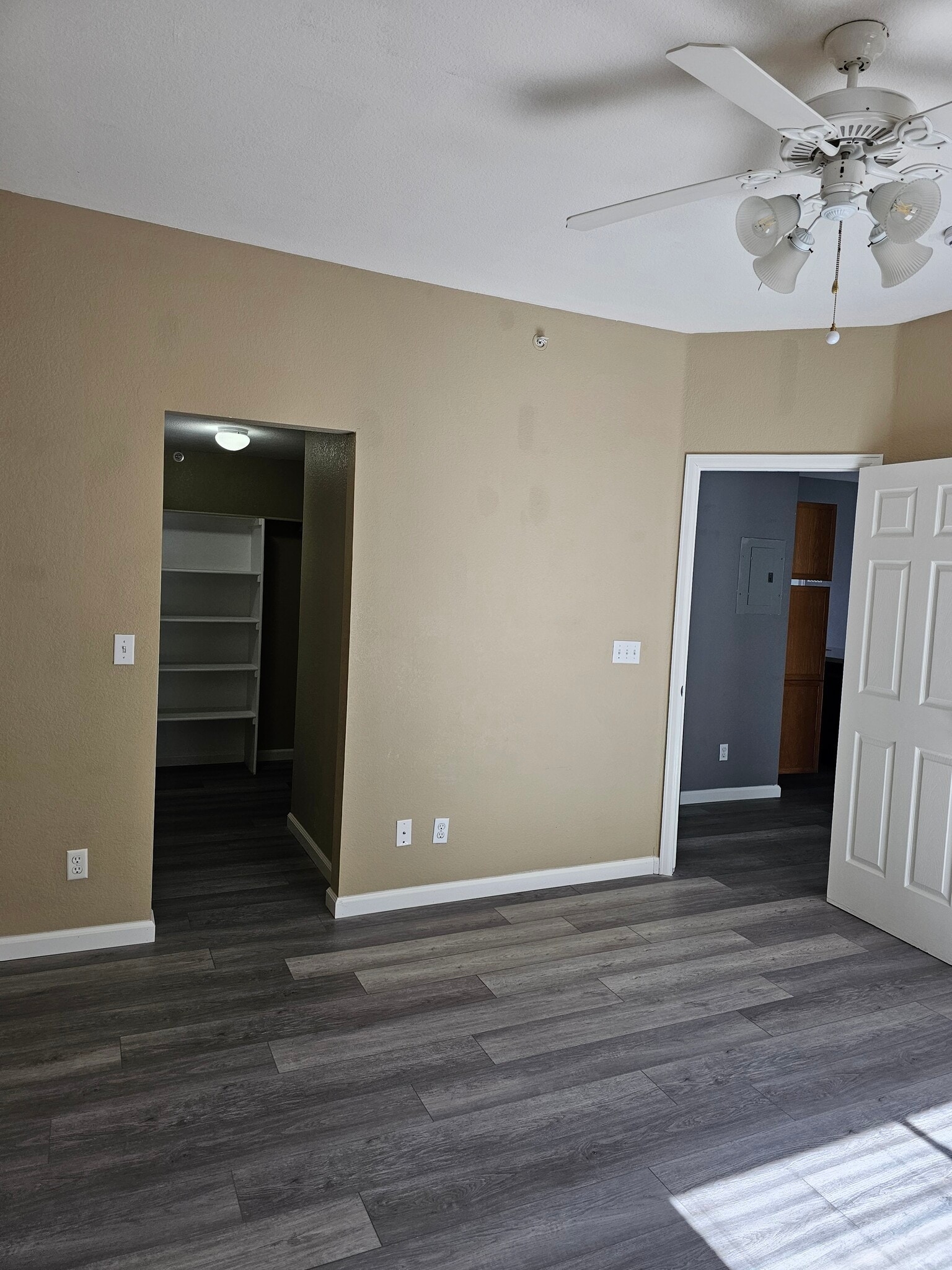 Building Photo - 2428 W 82nd Pl