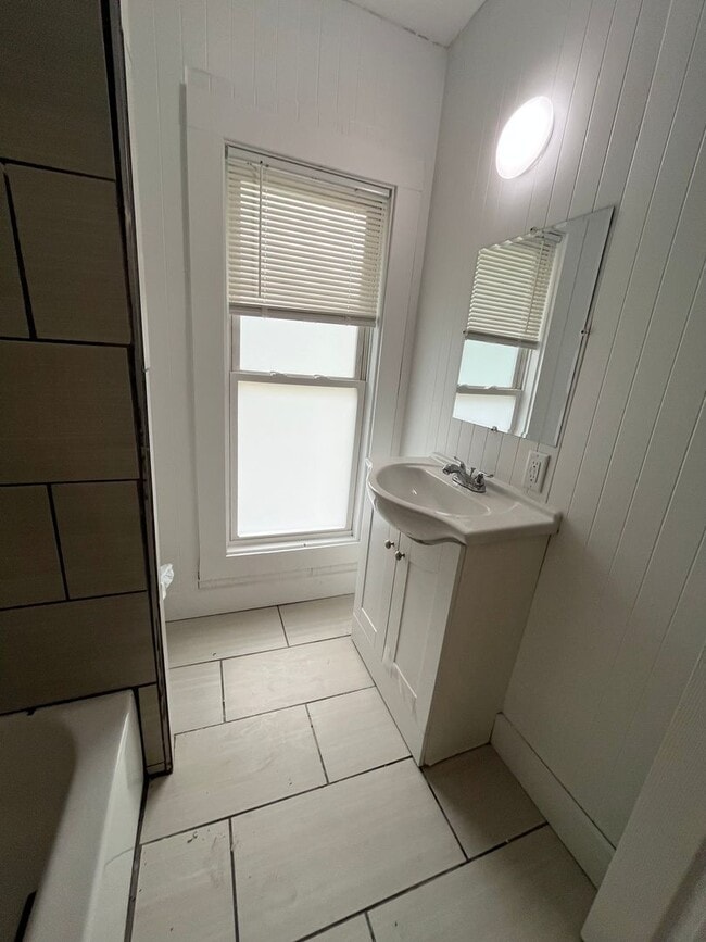 Building Photo - Spacious 4 Bed/2 Bath Rental Home!