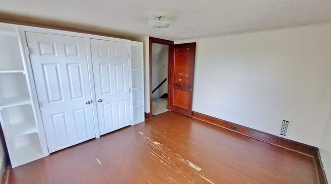 Building Photo - 3 Bed / 1 Bath Single Family Home
