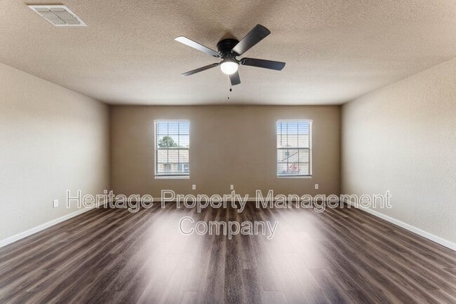 Building Photo - 5819 Providence Oak