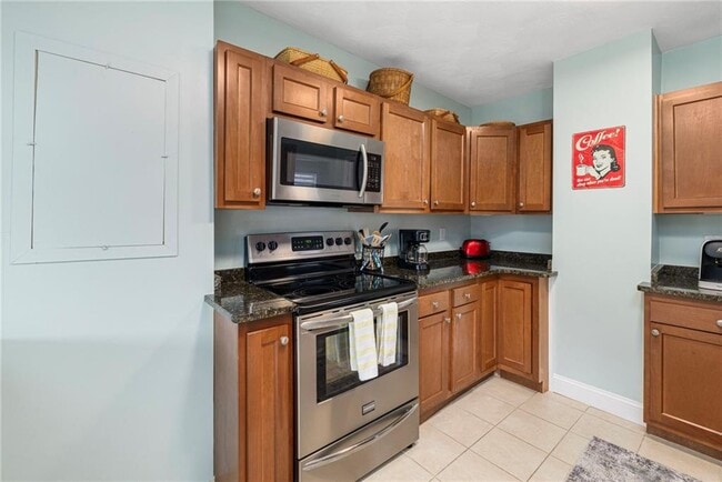 Building Photo - 206 Riverside Ave