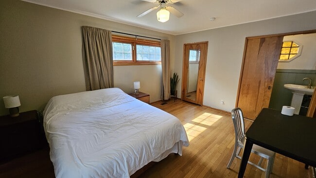 Building Photo - 509 S Swain Ave