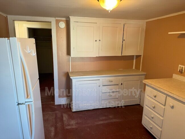 Building Photo - 10 E Church St