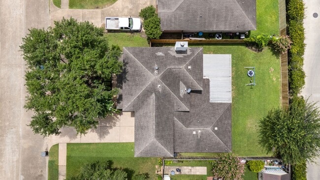 Building Photo - 22730 Tara Way Dr