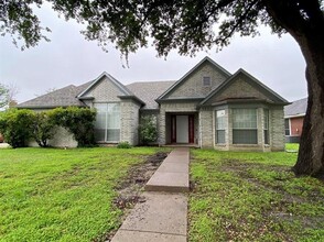 Building Photo - 2801 Clearmeadow Dr