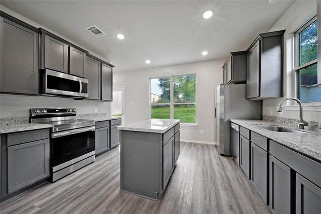 Building Photo - 507 Navajo Dr