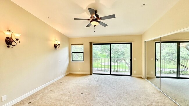 Building Photo - Stunning and Well Appointed High-End Two-S...