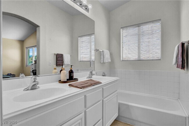 Building Photo - 9309 Mountain Rise Ave