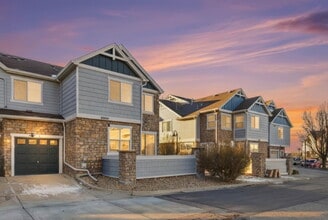 Building Photo - "Spacious 3-Bedroom Haven with 2.5 Baths in Aurora – 1,860 Sq Ft of Comfort and Style!"