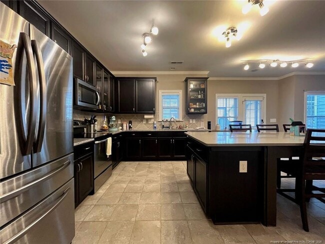 Building Photo - 582 Century Dr