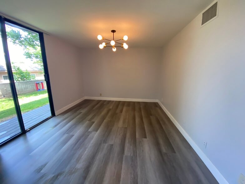 Building Photo - 1631 E Cypress St