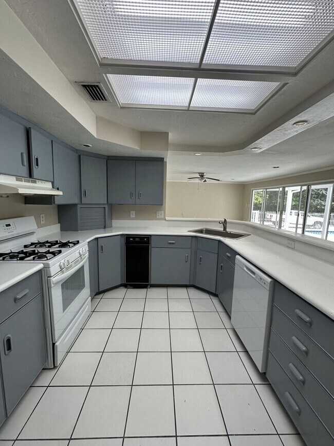 Building Photo - Upgraded 4BR/3.5BA Pool Home in Prestigiou...