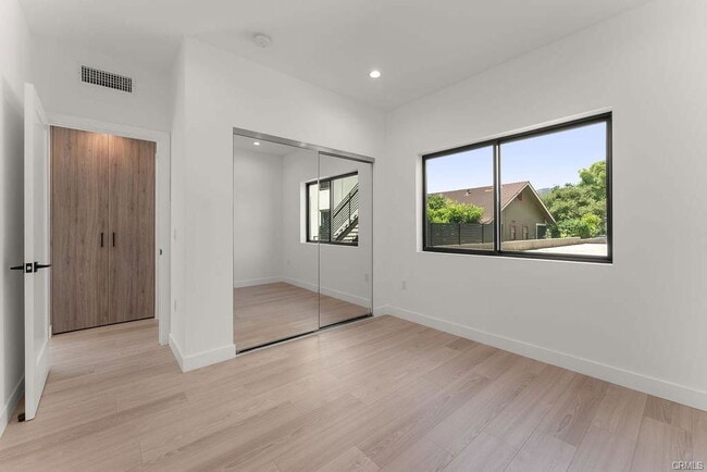 Building Photo - 2155 Glenada Ave