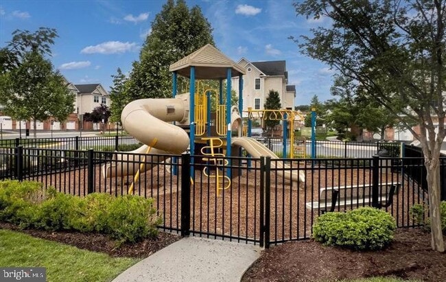 Building Photo - 43187 Loudoun Reserve Dr