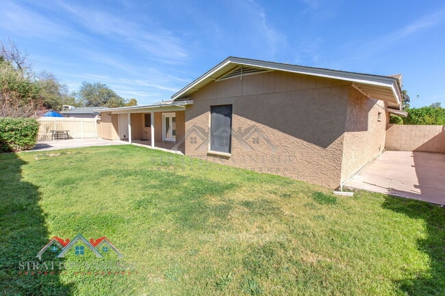 Building Photo - 1928 N Kachina