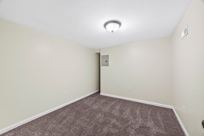 Building Photo - 6327 Fenton St