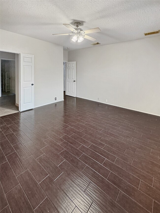 Building Photo - 18707 Woodbreeze Dr