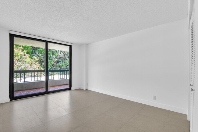 Building Photo - 277 N Ocean Blvd