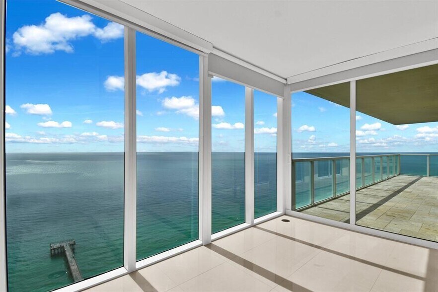 Building Photo - 16699 Collins Ave