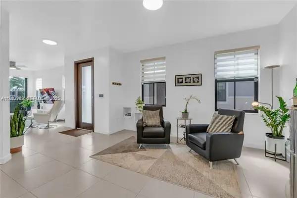 Building Photo - 6035 NW 104th Path