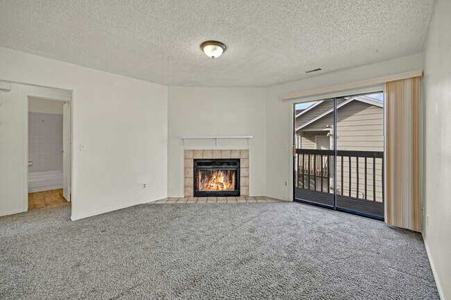 Building Photo - TOP FLOOR 2 bed/1 bath Condo in Convenient Location!