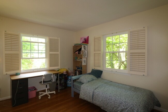Building Photo - COMING SOON - 4Bed/2.5Bath Raised Rambler in Bannockburn near Glen Echo Park!