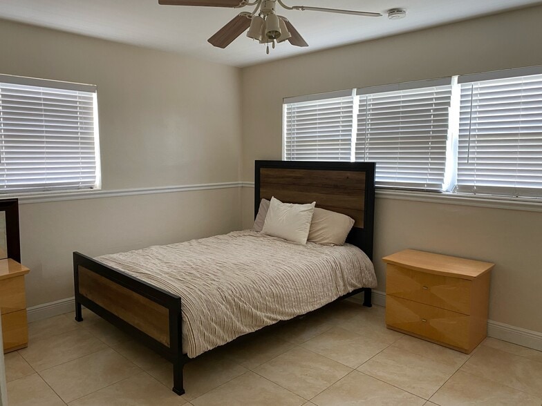 Building Photo - 909 17th Ter