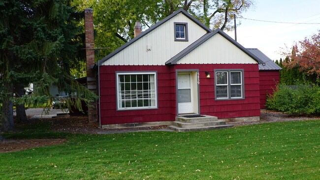 Building Photo - Charming 3 bedroom, 2 bathroom Home by the Foothills and Close to Downtown Boise