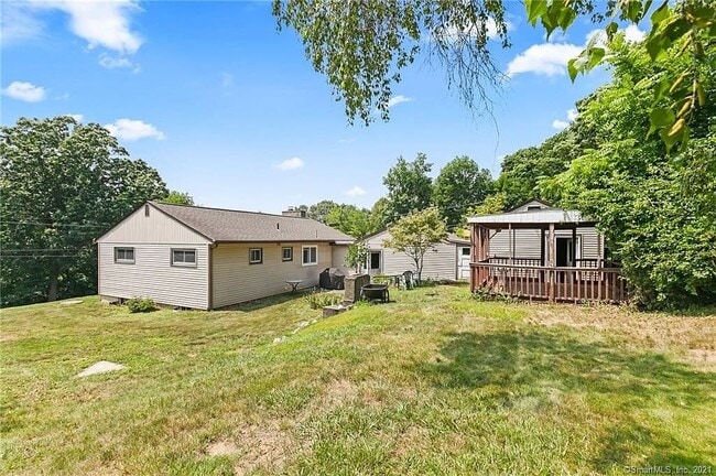 Building Photo - 2 Horseshoe Dr