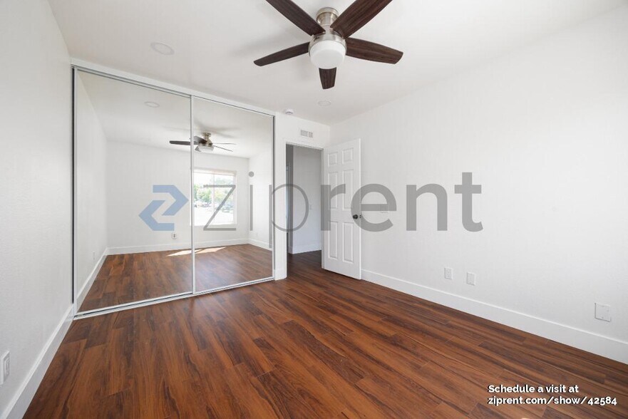 Building Photo - 13894 Paseo Zaldivar
