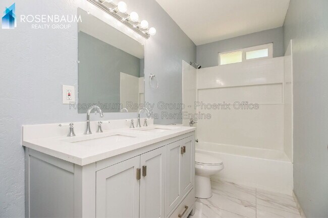 Building Photo - 654 S Mesa Dr