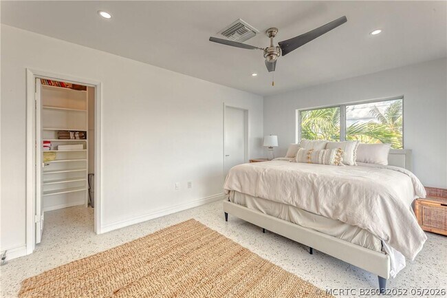 Building Photo - 2717 Yacht Club Blvd
